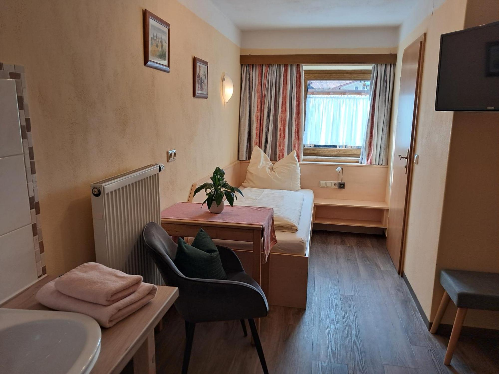 Hotel Garni Edelweiss Siegsdorf Zewnętrze zdjęcie